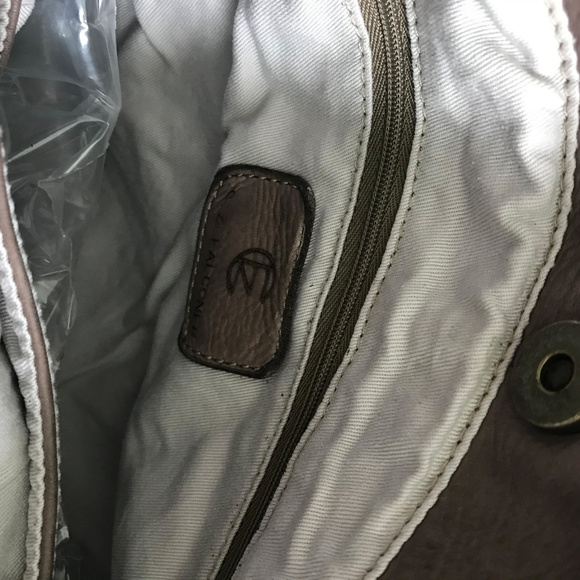 NWT WASHED LEATHER HOBO BY CZ FALCONER - Picture 5 of 7